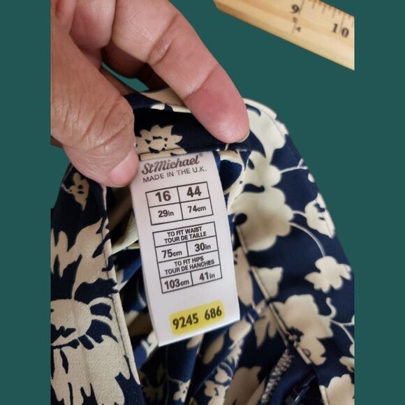 St.Michael Vtg Style Floral Pleated Midi Skirt Navy & Cream Sz 16 - Picture 3 of 10